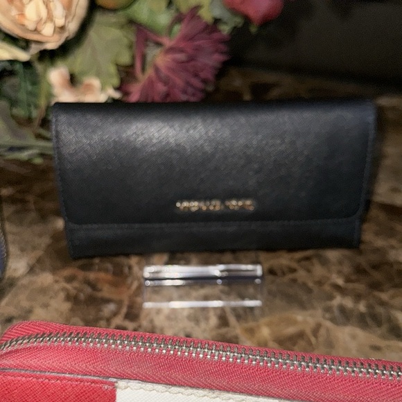 4 MICHAEL KORS low start WALLET EUC BUNDLE - Picture 6 of 12